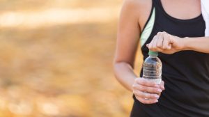 Cómo hidratarte y alimentarte en carreras largas sin fallar